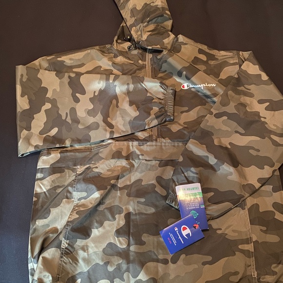 Champion packable jacket. - Picture 2 of 3